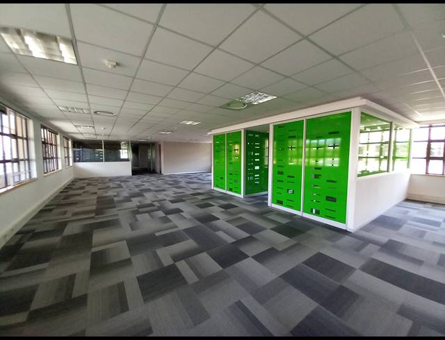 1,090M² OFFICE TO LET IN BRYANSTON
